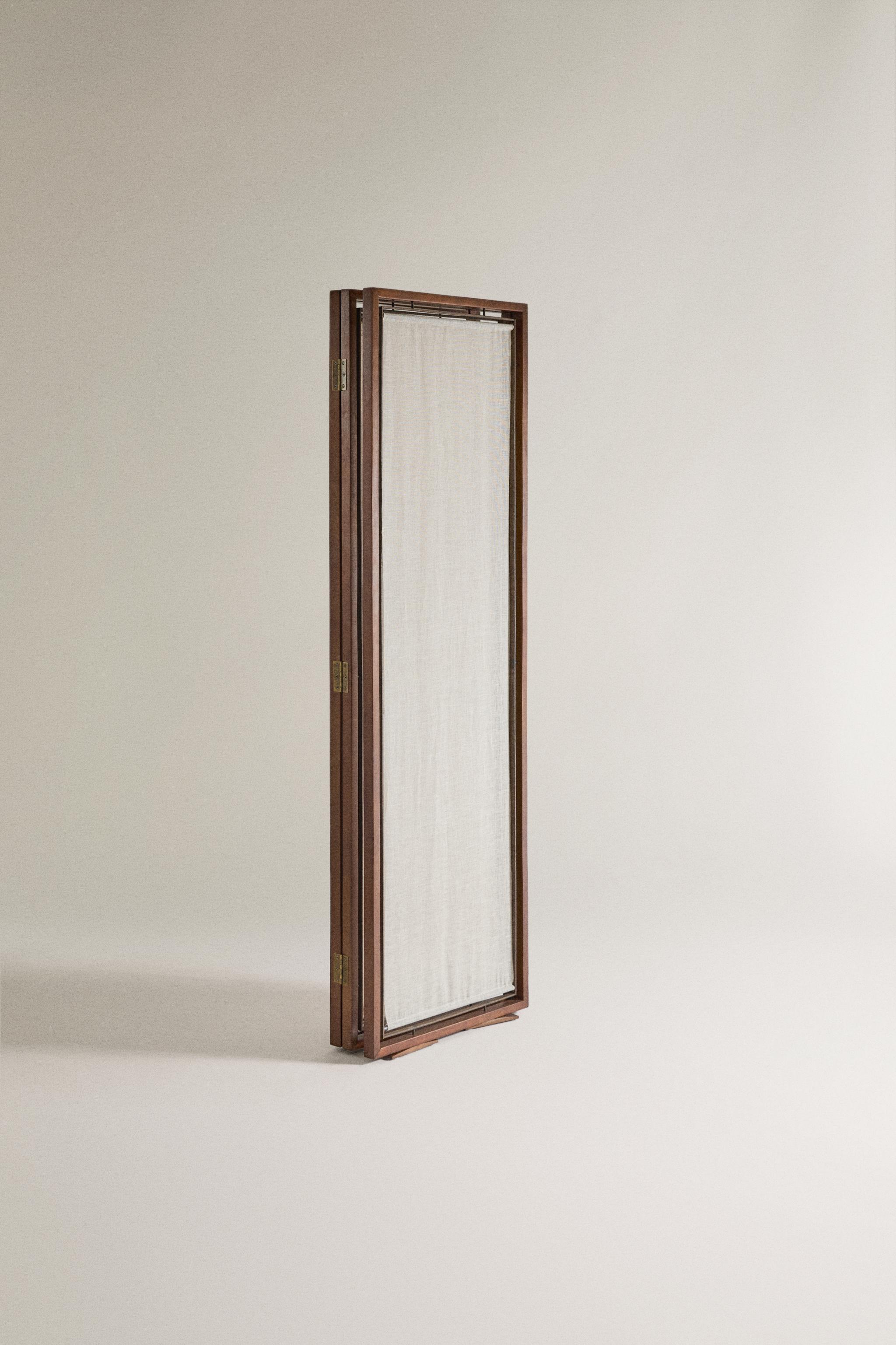 WOOD AND LINEN ROOM DIVIDER